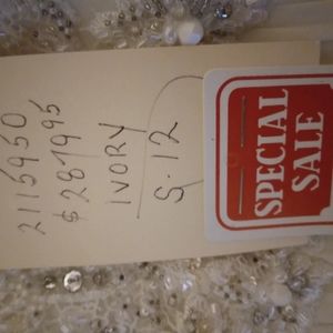 Brand new wedding dresses. Manufacturer Moonlight Bridal color ivory and size 12